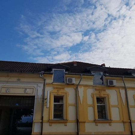 Viktorija Nova Hotel Kanjiza Exterior photo